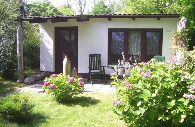 zfh/004 - small bungalow near the beach