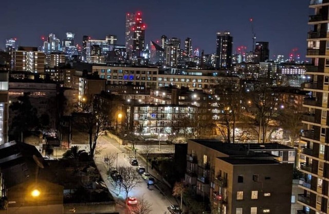 zone 2 central London next to City, Balcony with views of London skyline