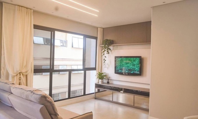 Castelo Branco Apartment | Ótimo apto com WiFi à 550m do mar em Itapema/SC