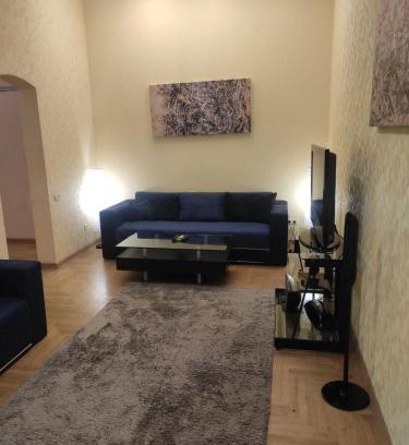 Khreshchatyy Yar Apartment | Апартаменти 3-кімнатні в центрі, метро Театральна