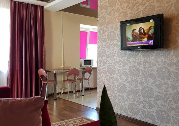 Dzerzhyns'kyi District Apartment | Апартаменты с балконом