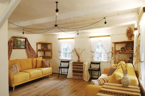 Central Ukraine House | Вишнева садиба