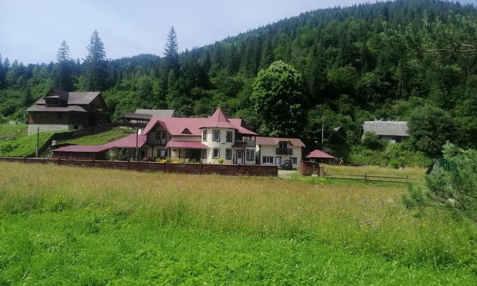 Tatariv House | Гостинний двір у Ангеліни