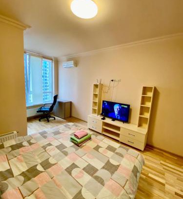 Dniprovs'kyi District Apartment | Затишна квартира в ЖК Каховська, метро Лівобережна, МВЦ