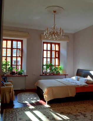 Kamenets-Podol'skiy Apartment | Квартира в центрі Старого міста з окремим входом