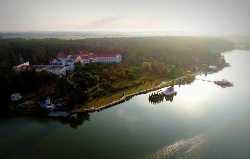 Velyka Omeliana Hotel | Санаторій Червона Калина