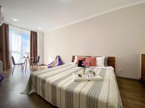 Pozniaky Apartment | Сонячна 1-кімнатна квартира на Драгоманова 2-Б