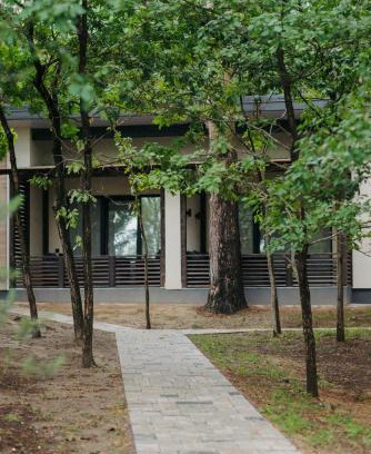 Vyzhnytsya Hotel | Сосновий Двір