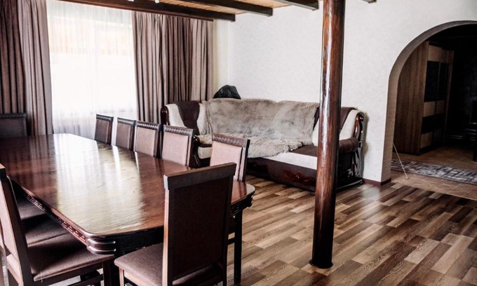 Verkhovyna Cabin | Стежка в гори