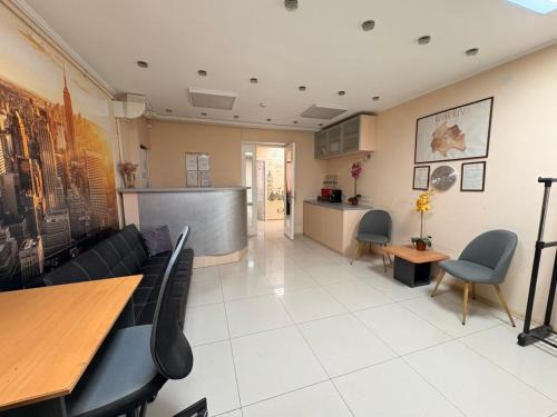 Dzerzhyns'kyi District Apartment | Хостел на Науки