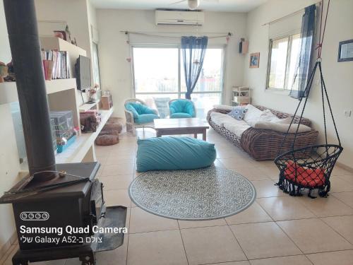 Gonen House | הממלכה הקסומה של מאיה ושלושת הפיות