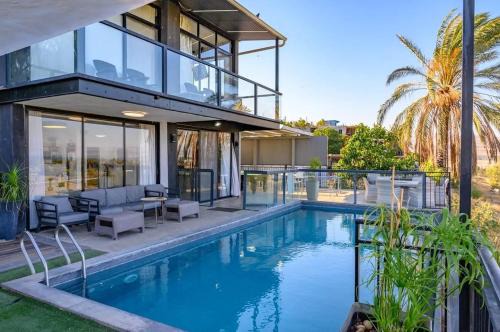 Migdal Villa | לה כינרה - ווילה מדהימה עם בריכה פרטית ונוף לכנרת במגדל