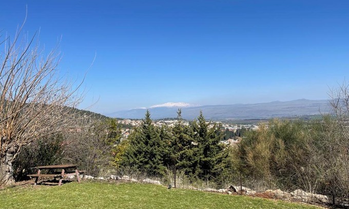 Rosh Pinna Cabin | מבט לחרמון