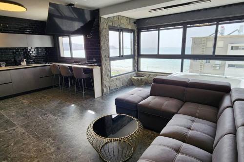 Haifa Apartment | מבנים בים 75 Suites at sea