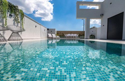 Dalton Apartment | סבן דרים - Seven Dream - וילה עם 5 חדרי שינה ובריכה