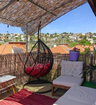 Kfar Vradim Apartment | צימס - דירת אירוח בגליל עם מרפסת