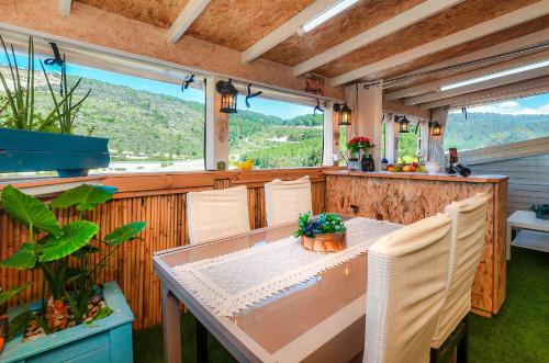 Shlomi Cabin | צימר נוף להר