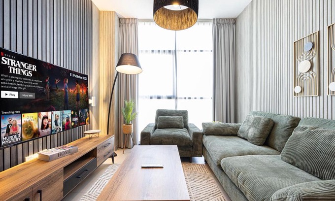 Sharjah Apartment | شقة رائعة بغرفة نوم واحدة وصالة في الممشى - The Sapphire