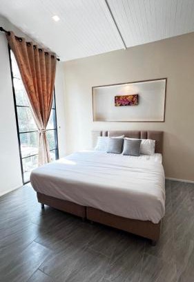 Racha Thewa Ski Chalet | บ้านต้นลมสุวรรณภูมิ Baantonlom suvarnabhumi