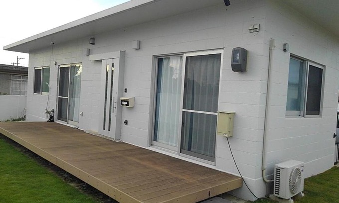 Yonaha Apartment | 与那覇コテージ Yonaha Cottage