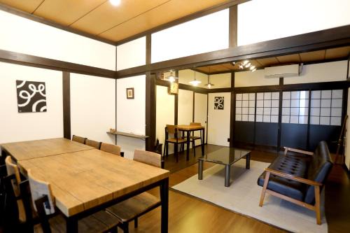 Kosai Apartment | 古民家一棟貸子犬と画家みんなの家