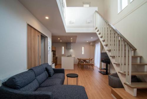 Toyohira Villa | 新屋 札幌中心薄野車程4分鐘 挑高設計客廳 和室空間 可停車2台 高速WiFi 豐平川河岸旁