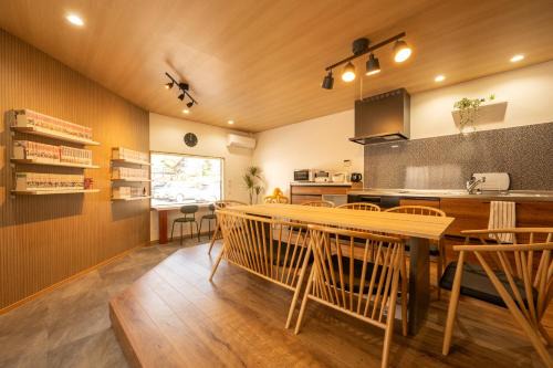 Asakura House | 桜たろう紅葉じろうの都-1周年!キッズエリア大好評!桜紅葉の街 九州観光拠点 アウトレットコストコでお買い物!