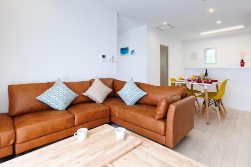 Gushikawa House | 沖縄うるま市 最大9名OK BBQ 徒歩1分で天然ビーチ 広々3部屋の快適ステイ Villa Ohana