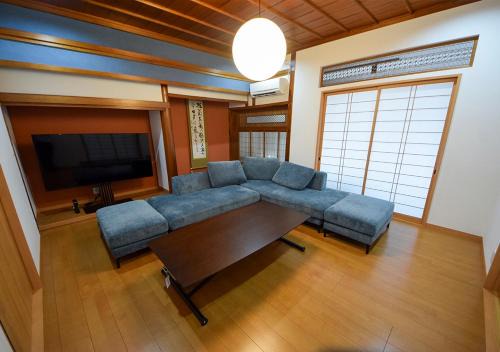 Saiki House | 渚泊 RENAClDO 浜や