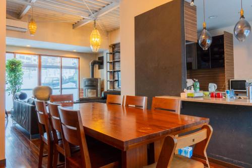 Yuzawa-machi Villa | 源泉かけ流し温泉付き一棟貸しVilla Gensen Two