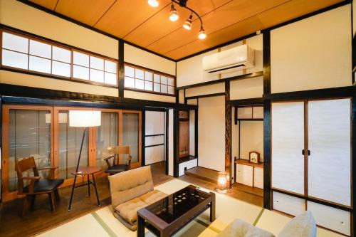 Yahatahigashi Apartment | 灯りの宿