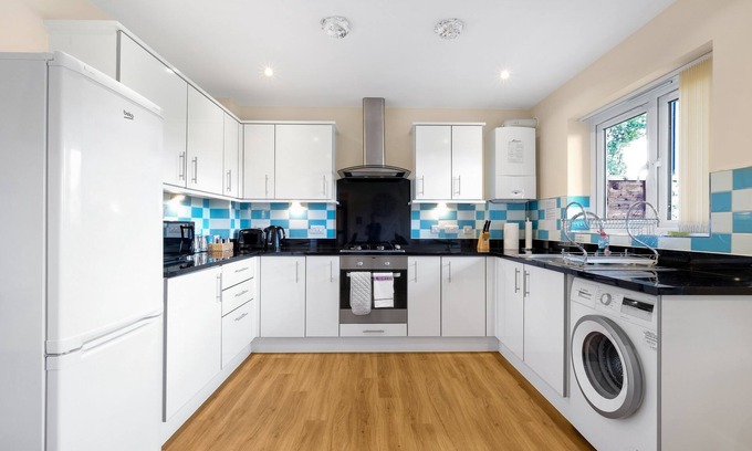 Stanwell Apartment | 02 - London Heathrow Living Serviced Apartments by Ferndale - Apt 02