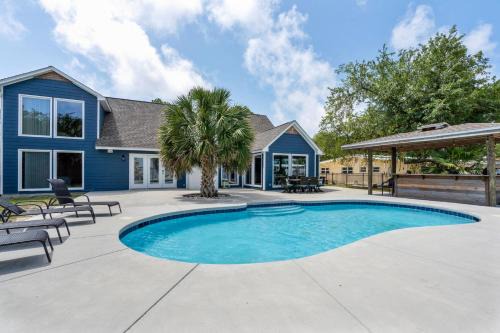 Pass Drury House | 033 Reel Em Inn