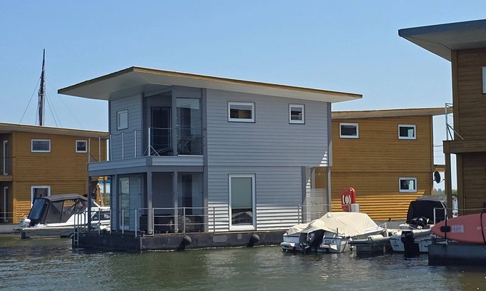 Kroeslin House | 05. floating houses (75 m²) SteelVoll with infrared sauna - Floating House