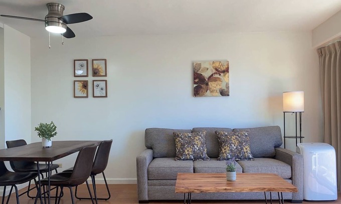 McCully - Moiliili Apartment | 05 FREE Parking/10 min beach/2br-Waikiki/Ala Moana