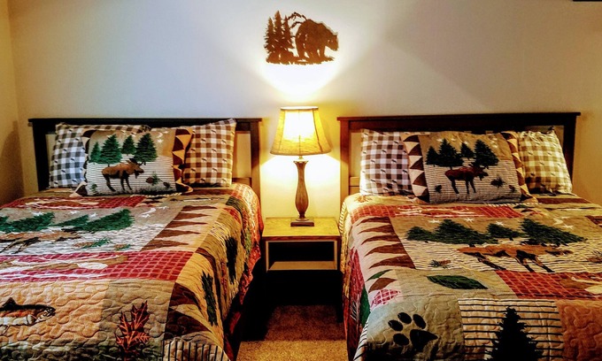 Tahoe Island Cabin | 05: The Tahoe Tamarack Pet Friendly Studio