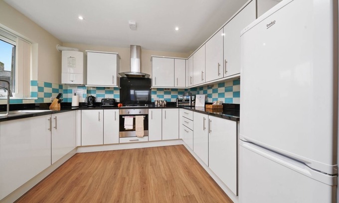 Stanwell Apartment | 09 - Heathrow Living Serviced Apartments by Ferndale
