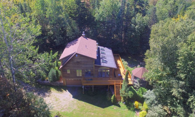 West Dover House | 1-2 Family Perfection: Location + Views + Ammenities = Value