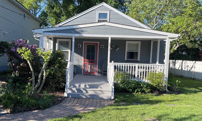 West Cape May House | 1.5 blocks to Xmas parade