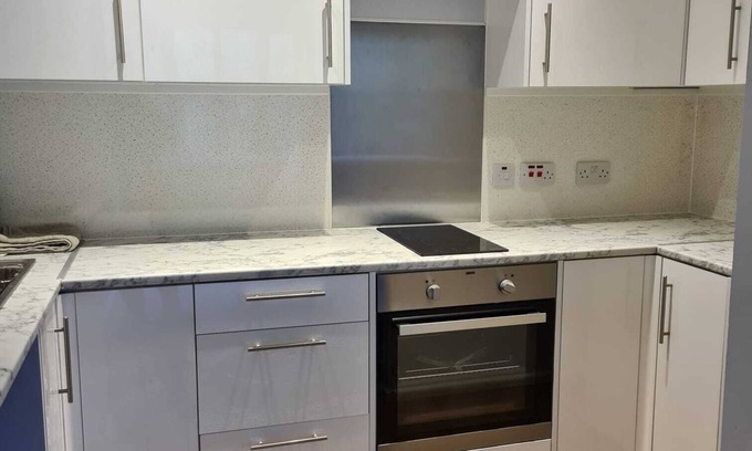 Yeovil Apartment | 1 Bed Apartment close to the hospital and town centre with private parking