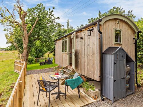 Bridport House | 1 Bed in Salwayash 95502