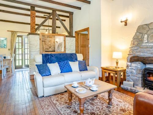 Llanrhidian Higher House | 1 bed property in Gower 77980