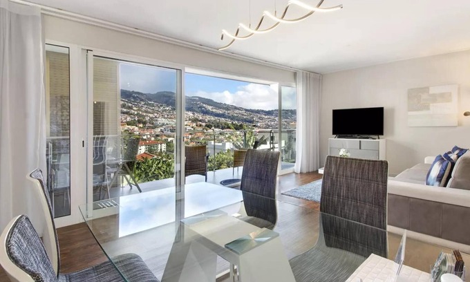 Santo Antonio Apartment | 1 Bed - Sleeps 4 - Close to Beach