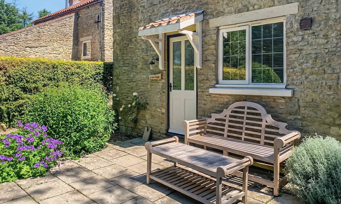 Potter Brompton Cottage | 1 bedroom accommodation in Sawdon, near Scarborough
