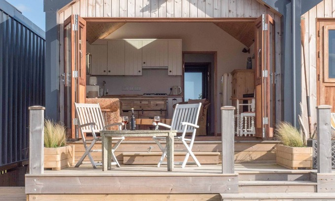 Cowes Cabin | 1 bedroom accommodation in Cowes