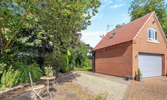 Kneesall Cottage | 1 bedroom accommodation in Newark