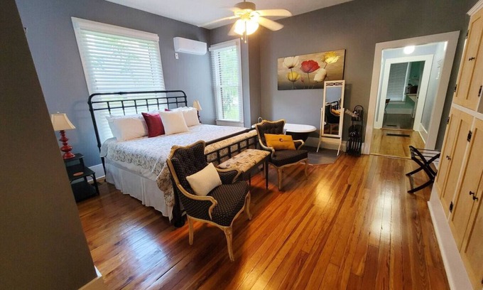 Gainesville Apartment | 1 Bedroom Apt- 5 Blocks from Downtown Gainesville