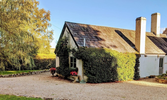 Oswestry House | 1 bedroom cottage with stunning countryside views (sleeps 3)