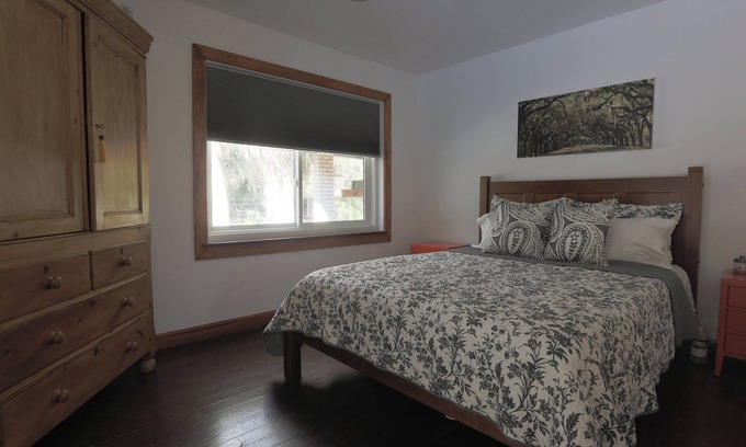 Winter Haven Cottage | 1-Bedroom Guest Cottage on Historic Lakefront Estate