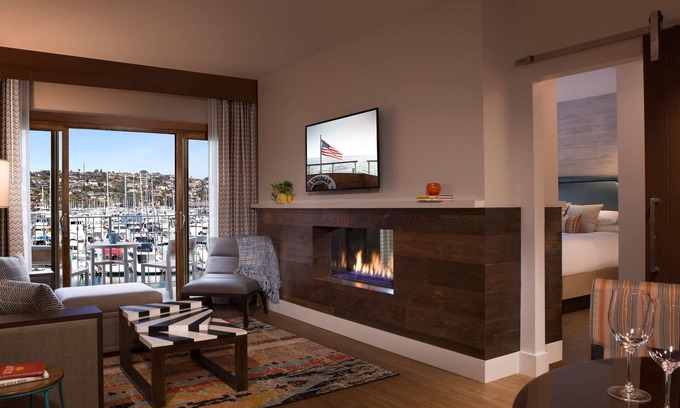 La Playa Hotel | 1-Bedroom Suite at a 4⭐️ Hotel